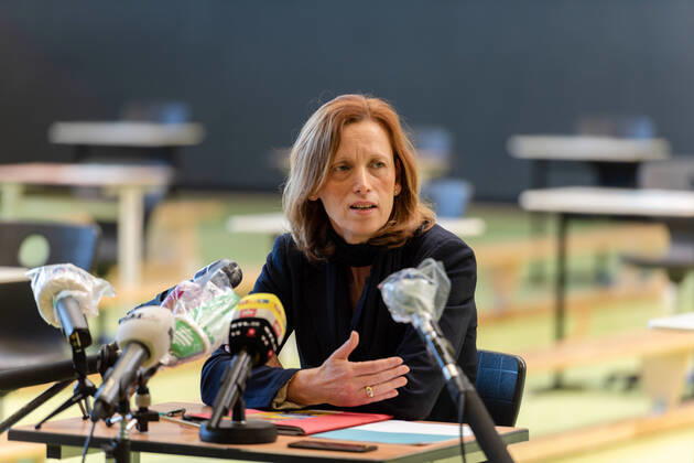 Kiel, Goethe Gemeinschaftsschule, 20.04.2020 Statement der Bildungsministerin Schleswig-Holstein Karin Prien zur Prüfungssituation in Kieler Schulen laut Empfehlungen des RKI. In der Goethe Gemeinschaftsschule laufen die Vorbereitungen zu den Prüfungen ESA und MSA auf Hochtouren. Ebenso könnten ab dem 11. Mai in der Mensa Abiturprüfungen für anderen Schulen durchgeführt werden. Kiel Ravensberg Schleswig-Holstein Deutschland
