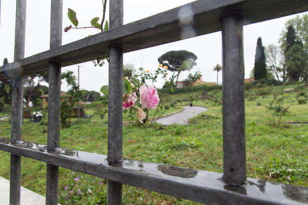 Rome: Municipal Rose Garden closed for Covid-19 Tomorrow, April 21, 2020, on the occasion of the 2773th birthday of the city of Rome, due to the lockdown for Covid-19 pandemic, the municipal rose garden will remain closed to the public. Roma Italy Copyright: MatteoxNardone
