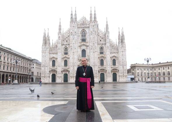 foto ipp giorgio rossi milano 20 04 2020 emergenza coronavirus l arcivescovo di milano mario delpini manda un messaggio ai lavoratori attraverso una emittente locale da piazza del duomo  0