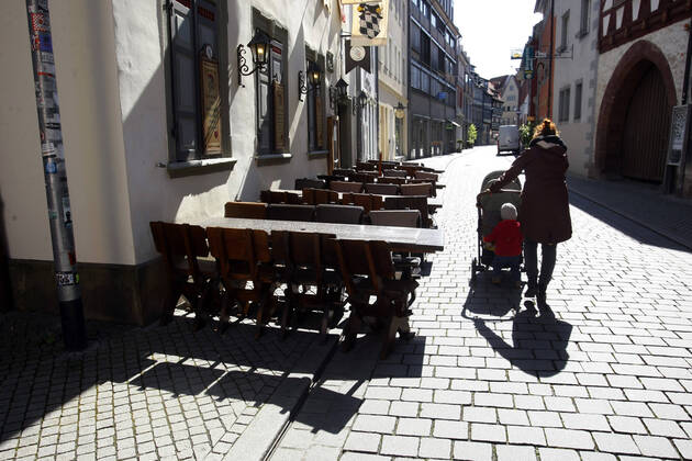 Erfurt, 20.04.2020 Ein Straßenrestaurante in der Erfurter Michaelisstraße muss auch weiterin wegen der Coronakrise geschlossen bleiben. In einigen Bundesländer gilt seit dem 20. April eine Lockerung der Verordung für Geschäfte des Einzelhandels. Gaststättenbetriebe sind hiervon Ausgeschlossen.