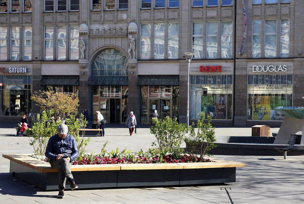 Erfurt, 20.04.2020 Wegen der Coronakrise sind die Geschäfte in der Erfurter Innenstadt am Anger, laut Beschluss der Thüringer Landesregierung, noch bis zum 24. April geschlossen. In einigen Bundesländer gilt seit dem 20. April eine Lockerung der Verordung für Geschäfte des Einzelhandels. Gaststättenbetriebe sind hiervon Ausgeschlossen.