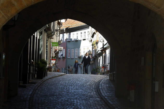 Erfurt, 20.04.2020 Wegen der Coronakrise ist die Krämerbrücke in Erfurt menschenleer. Die Geschäfte noch bist mindestens 24. April geschlossen geschlossen.