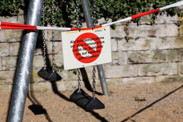 DEU; Deutschland, Baden-Württemberg, Stuttgart, 20.04.2020 - Corona-Krise: Gesperrter Spielplatz am Bopser in Stuttgart.
