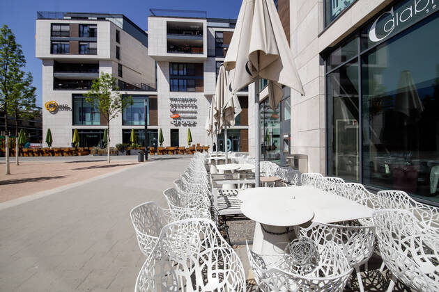 DEU; Deutschland, Baden-Württemberg, Stuttgart, 20.04.2020 - Einkaufszentrum Milaneo. Die allermeisten Läden und Shops sind geschlossen. Auswirkungen der Corona-Pandemie.