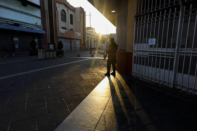 April 20, 2020, San Salvador, El Salvador: A soldier guards the city as part of preventive measures..A partial lockdown was placed in the cityÃ‚Â s downtown area. Soldiers and police officer have set dozens of control point to ensure people comply with the measures..El Salvador reports 218 cases and 7 deaths due to the novel Coronavirus. San Salvador El Salvador - ZUMAf143 20200420_zip_f143_001 Copyright: xCamiloxFreedmanx