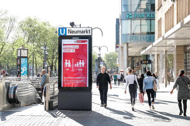 Koelner Innenstadt; 20.04.2020 Die Ladenoeffnungen locken viele Menschen in die Innenstadt. Die Koelner Innenstadt am ersten Tag nach Lockerung der Covid-19-Beschraenkungen. Koeln Innenstadt NRW Deutschland Copyright: xBEAUTIFULxSPORTS Wunderlx