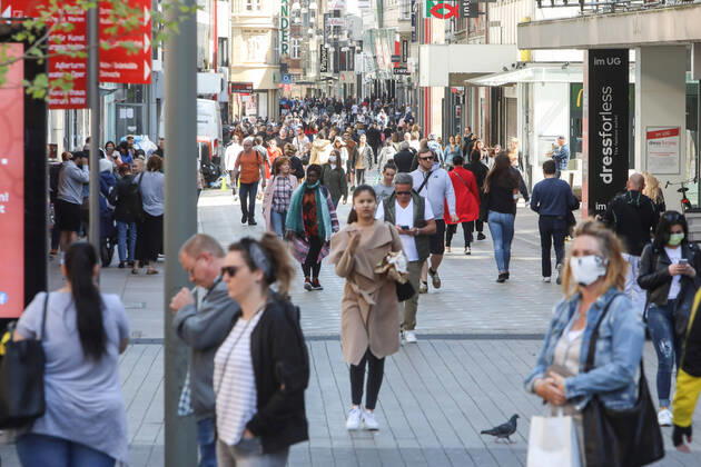 Tag 1 nach Shutdown 2020.04.20 Dortmund nach dem Shutdown. So ist die Lage am ersten Tag in der Dortmunder Fussgängerzoone auf dem Westenhellweg. Dortmund NRW Germany