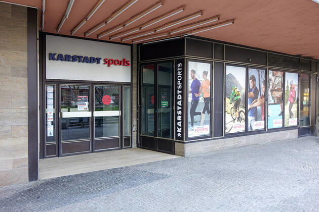 20.04.2020,Berlin,Deutschland,GER,die Stadt zu Zeiten der Corona Pandemie. Karstadt Sport am Kanzler Eck.
