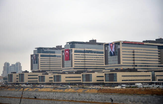 (200420) -- ISTANBUL, April 20, 2020 (Xinhua) -- Photo taken on April 20, 2020 shows the Basaksehir City Hospital in Istanbul, Turkey. The first phase of a new mega-hospital, which will be used for treating COVID-19 patients, was inaugurated on Monday in Istanbul. The death toll of the virus in Turkey climbed to 2,017 and the confirmed cases totaled 86,306 on Sunday, according to the latest figures of the Health Ministry. (Xinhua) TURKEY-ISTANBUL-COVID-19-NEW MEGA-HOSPITAL 
