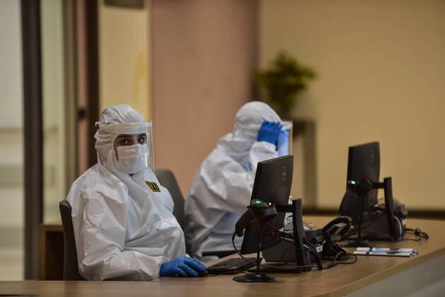 (200420) -- ISTANBUL, April 20, 2020 (Xinhua) -- Medical workers wearing protective gear are seen at the Basaksehir City Hospital in Istanbul, Turkey, on April 20, 2020. The first phase of a new mega-hospital, which will be used for treating COVID-19 patients, was inaugurated on Monday in Istanbul. The death toll of the virus in Turkey climbed to 2,017 and the confirmed cases totaled 86,306 on Sunday, according to the latest figures of the Health Ministry. (Xinhua) TURKEY-ISTANBUL-COVID-19-NEW MEGA-HOSPITAL
