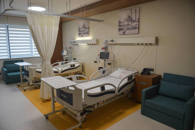 (200420) -- ISTANBUL, April 20, 2020 (Xinhua) -- Photo taken on April 20, 2020 shows a ward of the Basaksehir City Hospital in Istanbul, Turkey. The first phase of a new mega-hospital, which will be used for treating COVID-19 patients, was inaugurated on Monday in Istanbul. The death toll of the virus in Turkey climbed to 2,017 and the confirmed cases totaled 86,306 on Sunday, according to the latest figures of the Health Ministry. (Xinhua) TURKEY-ISTANBUL-COVID-19-NEW MEGA-HOSPITAL 