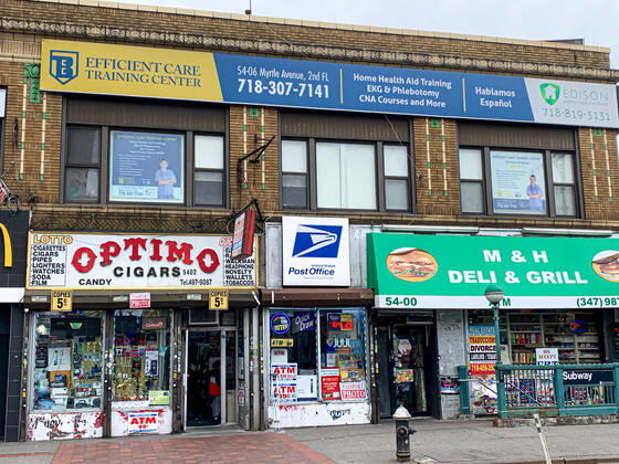 April 20, 2020, Brooklyn, USA: (NEW) Some stores are now re-opening amid Covid-19. April 20,2020,Brooklyn,New York,USA: Even with the extension and stay at home order issued by the Governor of New York State,Andrew Cuomo till May 10, some stores are now starting to re-open in Brooklyn while some stores continued to be closed. The essential services continued to be in effect,some streets are empty and people are seen using face masks as demanded by the government new law...Credit: Thenews2 Brooklyn - ZUMAn293 20200420_znp_n293_026 Copyright: xNiyixFotex