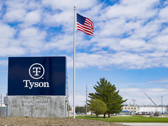 April 20, 2020, Perry, Iowa, U.S: The main entrance to the Tyson Foods pork processing plant in Perry, IA. The Tyson pork processing plant in Perry reported over the weekend that at least two dozen workers had tested positive for COVID-19. The plant is closed Monday, April, 20 for a thorough cleaning and sanitization. At least five meat packing plants in Iowa have reported outbreaks of COVID-19. In addition to the five plants in Iowa, meat packing plants close to Iowa in Nebraska, South Dakota, and Minnesota have reported outbreaks of COVID-19 (SARS-CoV-2, Coronavirus). The Tyson plant has more than 1,400 workers and is the largest single employer in Perry. The state of Iowa has begun providing surveillance testing of meatpacking plants to more broadly test employees even if they are not experiencing symptoms of COVID-19. State strike t - ZUMAk94_ 20200420_zaf_k94_006 Copyright: xJackxKurtzx