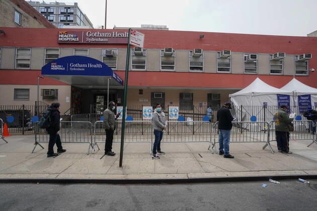 April 20, 2020, New York, NY, USA: People wait on line for a COVID-19 test at NYC Health+ Hospitals Sydenham in Harlem on April 20, 2020 in New York. New York USA - ZUMAb148 20200420_zap_b148_025 Copyright: xBryanxSmithx