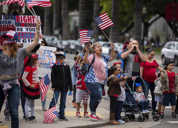 April 20, 2020, Sacramento, CA, USA: Demonstrators converged on the California Capitol in Sacramento on Monday, April 20, 2020, to protest the state s stay-at-home orders to slow the spread of the coronavirus. Sacramento USA - ZUMAj89_ 20200420_zaf_j89_002 Copyright: xPaulxKitagakixJr.x