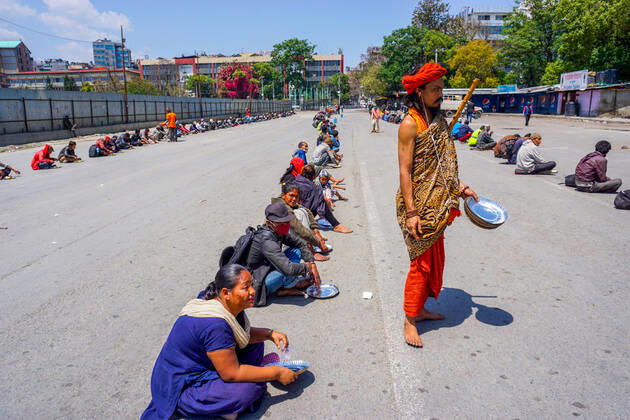 April 20, 2020, Kathmandu, Nepal: Volunteers serve food and water to the needy and homeless people on the 28th day of a nationwide lockdown..Nepal government-imposed nationwide lockdown as a preventive measure against the spread of COVID-19 coronavirus. Kathmandu Nepal - ZUMAs197 20200420_zaa_s197_086 Copyright: xSunilxPradhanx
