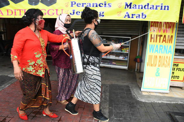 April 21, 2020, Jakarta, Jakarta, Indonesia: Darma wanita residents sprayed disinfectants in the local environment on April 21,2020. By walking residents kampung melayu , especially women spraying spray in the environment in the form of concern eradicating corona by wearing Kebaya clothes on National Kartini Day. Jakarta Indonesia - ZUMAr173 20200421_zip_r173_007 Copyright: xDasrilxRoszandix