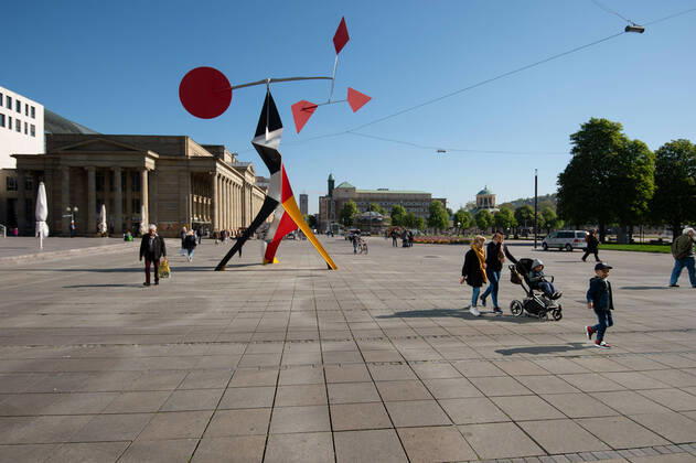 Coronavirus-COVID-19 Seit heute dürfen kleinere Läden unter 800qm unter strengen Auflagen wieder öffnen. Impressionen aus Stuttgart. Stuttgart Mitte Baden-Württemberg Deutschland Copyright: xLeif-HendrikxPiechowskix