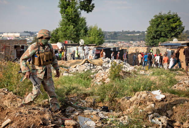 (200421) -- JOHANNESBURG, April 21, 2020 (Xinhua) -- A soldier of South African National Defense Force patrols in Johannesburg, South Africa, April 20, 2020. South Africa s COVID-19 cases have surged to 3,300, up by 142 from the previous count, Health Minister Zweli Mkhize said Monday. (Photo by Yeshiel Xinhua) SOUTH AFRICA-JOHANNESBURG-COVID-19 