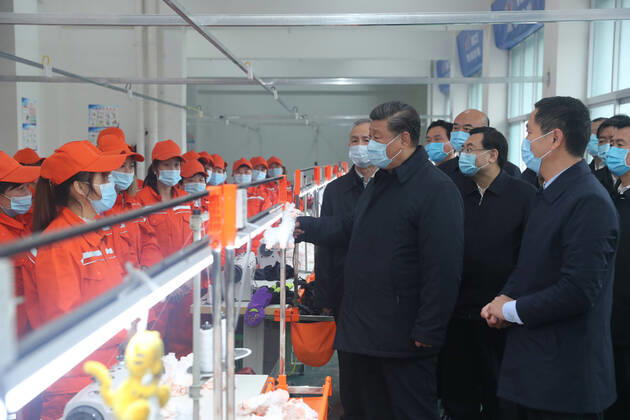 (200421) -- ANKANG, April 21, 2020 -- Chinese President Xi Jinping, also general secretary of the Communist Party of China Central Committee and chairman of the Central Military Commission, inspects the local poverty alleviation work in Jinping Community of Laoxian Township, Pingli County of the city of Ankang, northwest China s Shaanxi Province, April 21, 2020. ) CHINA-SHAANXI-XI JINPING-INSPECTION (CN) JuxPeng 