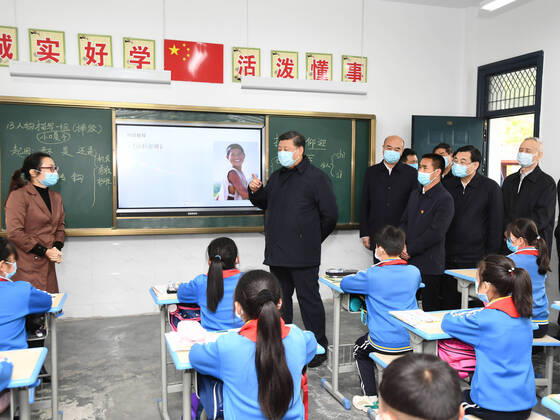 (200421) -- ANKANG, April 21, 2020 -- Chinese President Xi Jinping, also general secretary of the Communist Party of China Central Committee and chairman of the Central Military Commission, inspects poverty alleviation work in a primary school of Laoxian Township, Pingli County of the city of Ankang, northwest China s Shaanxi Province, April 21, 2020. ) CHINA-SHAANXI-XI JINPING-INSPECTION (CN) XiexHuanchi 