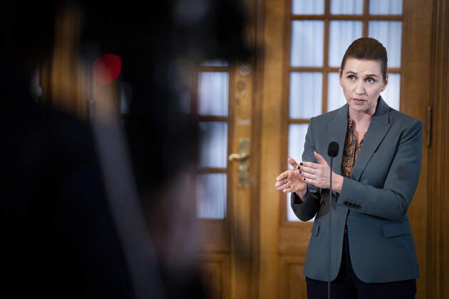 Doorstep med Statsminister Mette Frederiksen efter spoergetime i Folketinget paa Christiansborg, tirsdag den 21. april 2020. Det er statsminister Mette Frederiksens (S) foerste spoergetime siden corona-epidemien medfoerte en omfattende nedlukning af Danmark.. , Copenhagen Denmark