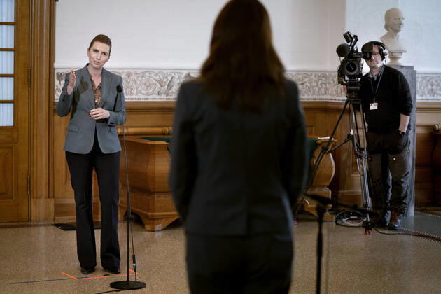 Doorstep med Statsminister Mette Frederiksen efter spoergetime i Folketinget paa Christiansborg, tirsdag den 21. april 2020. Det er statsminister Mette Frederiksens (S) foerste spoergetime siden corona-epidemien medfoerte en omfattende nedlukning af Danmark.. , Copenhagen Denmark
