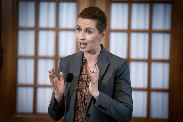 Doorstep med Statsminister Mette Frederiksen efter spoergetime i Folketinget paa Christiansborg, tirsdag den 21. april 2020. Det er statsminister Mette Frederiksens (S) foerste spoergetime siden corona-epidemien medfoerte en omfattende nedlukning af Danmark.. , Copenhagen Denmark