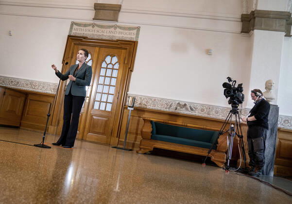 Doorstep med Statsminister Mette Frederiksen efter spoergetime i Folketinget paa Christiansborg, tirsdag den 21. april 2020. Det er statsminister Mette Frederiksens (S) foerste spoergetime siden corona-epidemien medfoerte en omfattende nedlukning af Danmark.. , Copenhagen Denmark