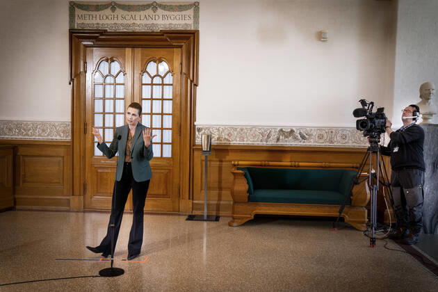 Doorstep med Statsminister Mette Frederiksen efter spoergetime i Folketinget paa Christiansborg, tirsdag den 21. april 2020. Det er statsminister Mette Frederiksens (S) foerste spoergetime siden corona-epidemien medfoerte en omfattende nedlukning af Danmark.. , Copenhagen Denmark