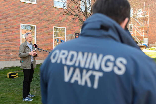 200421 Anders Wallensten, biträdande statsepidemiolog Folkhälsomyndigheten, blir intervjuad efter en presskonferens med anledning av Coronaviruset, Covid-19, den 21 april 2020 i Stockholm. Copyright: MAXIMxTHORE 0047203787st