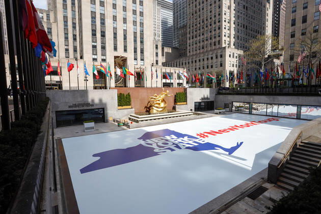 April 21, 2020, New York, New York, USA: Message NewYorkTough is seen where the ice skating rink of the Rockefeller Center on Manhattan Island in New York in the United States was. The city is the epicenter of the new Coronavirus Pandemic New York USA - ZUMAc233 20200421_zsp_c233_001 Copyright: xVanessaxCarvalhox