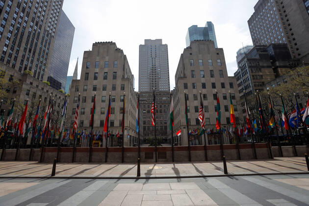 April 21, 2020, New York, New York, USA: Message NewYorkTough is seen where the ice skating rink of the Rockefeller Center on Manhattan Island in New York in the United States was. The city is the epicenter of the new Coronavirus Pandemic New York USA - ZUMAc233 20200421_zsp_c233_007 Copyright: xVanessaxCarvalhox