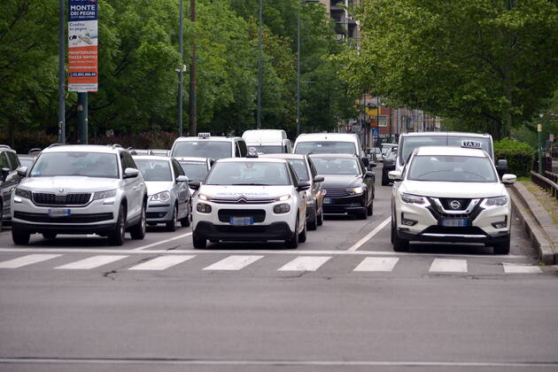 Milan, increase in mobility despite coronavirus emergency (Maurizio Maule Fotogramma, Milan - 2020-04-21) p.s. la foto e utilizzabile nel rispetto del contesto in cui e stata scattata, e senza intento diffamatorio del decoro delle persone rappresentate  Copyright: xMaurizioxMaulex xFOTOGRAMMAx