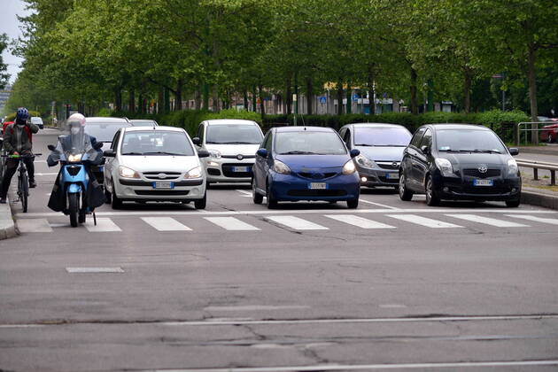 Milan, increase in mobility despite coronavirus emergency (Maurizio Maule Fotogramma, Milan - 2020-04-21) p.s. la foto e utilizzabile nel rispetto del contesto in cui e stata scattata, e senza intento diffamatorio del decoro delle persone rappresentate  Copyright: xMaurizioxMaulex xFOTOGRAMMAx