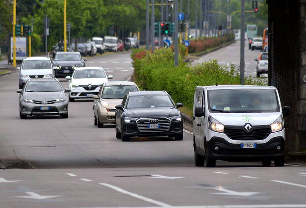 Milan, increase in mobility despite coronavirus emergency (Maurizio Maule Fotogramma, Milan - 2020-04-21) p.s. la foto e utilizzabile nel rispetto del contesto in cui e stata scattata, e senza intento diffamatorio del decoro delle persone rappresentate  Copyright: xMaurizioxMaulex xFOTOGRAMMAx