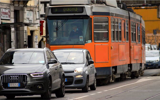 Milan, increase in mobility despite coronavirus emergency (Maurizio Maule Fotogramma, Milan - 2020-04-21) p.s. la foto e utilizzabile nel rispetto del contesto in cui e stata scattata, e senza intento diffamatorio del decoro delle persone rappresentate  Copyright: xMaurizioxMaulex xFOTOGRAMMAx