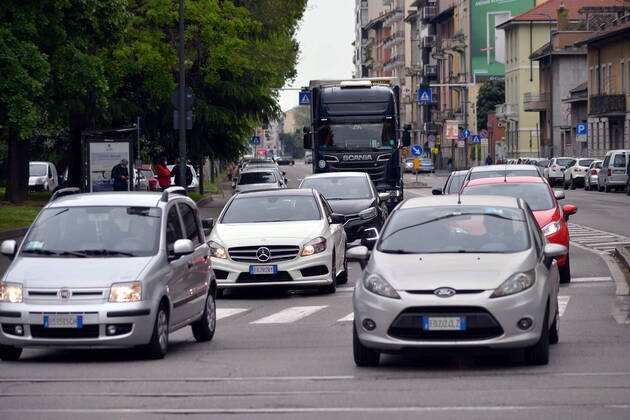 Milan, increase in mobility despite coronavirus emergency, traffico in via Cermenate (Maurizio Maule Fotogramma, Milan - 2020-04-21) p.s. la foto e utilizzabile nel rispetto del contesto in cui e stata scattata, e senza intento diffamatorio del decoro delle persone rappresentate  Copyright: xMaurizioxMaulex xFOTOGRAMMAx