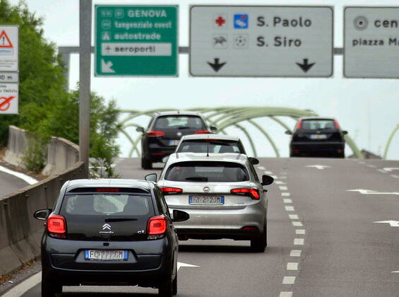 Milan, increase in mobility despite coronavirus emergency (Maurizio Maule Fotogramma, Milan - 2020-04-21) p.s. la foto e utilizzabile nel rispetto del contesto in cui e stata scattata, e senza intento diffamatorio del decoro delle persone rappresentate  Copyright: xMaurizioxMaulex xFOTOGRAMMAx