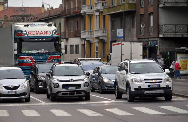 Milan, increase in mobility despite coronavirus emergency (Maurizio Maule Fotogramma, Milan - 2020-04-21) p.s. la foto e utilizzabile nel rispetto del contesto in cui e stata scattata, e senza intento diffamatorio del decoro delle persone rappresentate  Copyright: xMaurizioxMaulex xFOTOGRAMMAx
