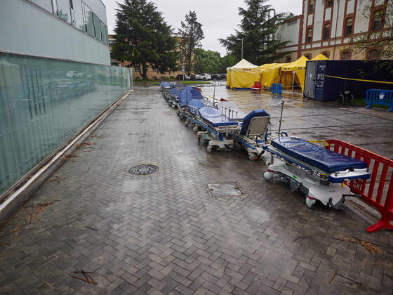 April 21, 2020, Pamplona, Navarra, SPAIN: DYA Navarra proceeds to disinfect the stretchers used by the Hospital Complex of Navarra during the Covid-19 pandemic on April 21, 2020 in Pamplona, Spain Pamplona SPAIN - ZUMAa181 20200421_zaa_a181_028 Copyright: xEduardoxSanzx