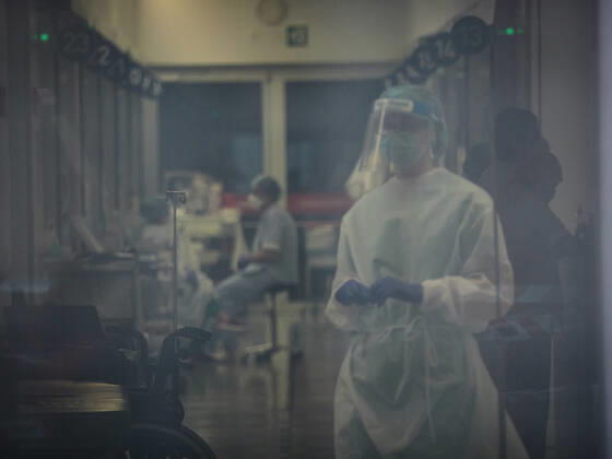 April 21, 2020, Pamplona, Navarra, SPAIN: Sanitary inside the Emergency Service of the Hospital Complex of Navarra during the Covid-19 pandemic on April 21, 2020 in Pamplona, Spain Pamplona SPAIN - ZUMAa181 20200421_zaa_a181_040 Copyright: xEduardoxSanzx