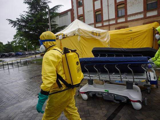 April 21, 2020, Pamplona, Navarra, SPAIN: DYA Navarra proceeds to disinfect the stretchers used by the Hospital Complex of Navarra during the Covid-19 pandemic on April 21, 2020 in Pamplona, Spain Pamplona SPAIN - ZUMAa181 20200421_zaa_a181_043 Copyright: xEduardoxSanzx