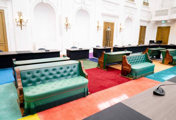 2020-04-21 14:44:34 DEN HAAG - De Oude Zaal van de Tweede Kamer is gereed gemaakt voor vergaderingen tijdens de coronacrisis. De Kamer gaat weer wat vaker vergaderen en gebruikt dan ook de zaal waar vroeger de plenaire vergaderingen plaatsvonden. ANP BART MAAT  Copyright: xx x409711198x