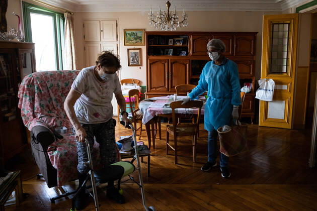 Paris, France, April 21, 2020 - Mrs. D., in her eighties, has just spent a dozen days in hospital after being infected with Coronavirus (Covid-19). Cured, she was able to return home, where Michele, a life assistant from the Neotine agency, goes several times a week to help her in her daily life.  Copyright: xAlexisxSciardx