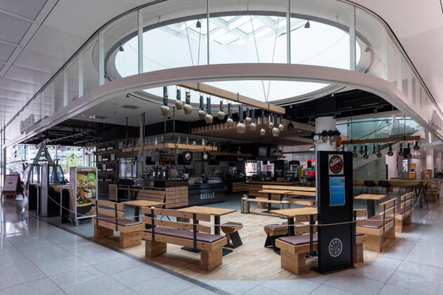 Auswirkungen Corona Flughafen München Im Bild geschlossene Gastronomie Terminal 2. München Flughafen München Bayern Deutschland Copyright: Passion2Press MarkusxFischerx