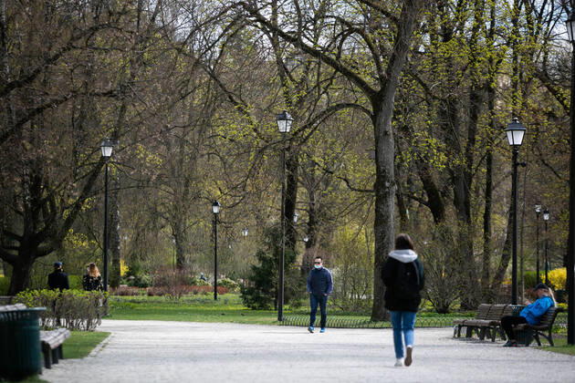 2020-04-21 Vilnius Lithuania. people enjoy warm and sunny Tuesday afternoon in Vilnius during quarantine. Vilnius Lithuania  Copyright: xZygimantasxGedvilax lithuania lifestyle city