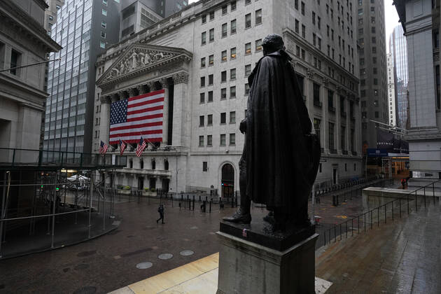 April 21, 2020, New York, NY, USA: The New York Stock Exchange as US stocks continue to trade lower after a historic plunge in oil prices during the COVID-19 pandemic on April 21, 2020 in New York. New York USA - ZUMAb148 20200421_zap_b148_051 Copyright: xBryanxSmithx