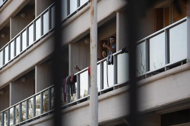 April 21, 2020, Cordoba, Argentina: Guests of a hotel in the city of Cordoba, greet in compliance with the mandatory quarantine. The quarantine for the coronavirus pandemic in Argentina was declared at the national level by decision of the Government of the Argentine Republic by President Alberto Fernandez through a National Decree on March 19, 2020. Cordoba Argentina  - ZUMA Pho 20200421_mda_b196_142 Copyright: xDanielxBustosx