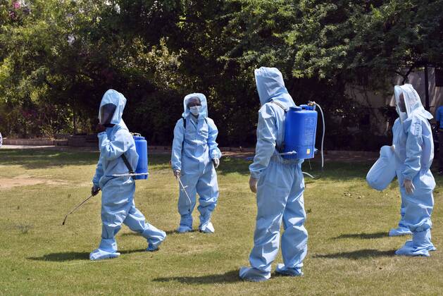 NEW DELHI, INDIA - APRIL 21: Cleaning staff seen in PPE kit distributed by Defence Colony welfare groups in association with SDMC during lockdown, at Defence Colony, on April 21, 2020 in New Delhi, India. (Photo by Sanjeev Verma Hindustan Times) PPE Kits Distributed To SDMC Sanitation Staff